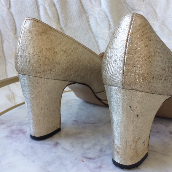 Vintage gold heels with embellishment. - Picture 6 of 8